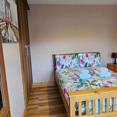Reed Warbler Cottage บอลลินโรบ ภายนอก รูปภาพ